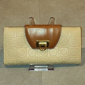 SALVATORE FERRAGAMO GANCINI MONOGRAM EMBOSSED LOGO LEATHER 2-TONE LONG WALLET